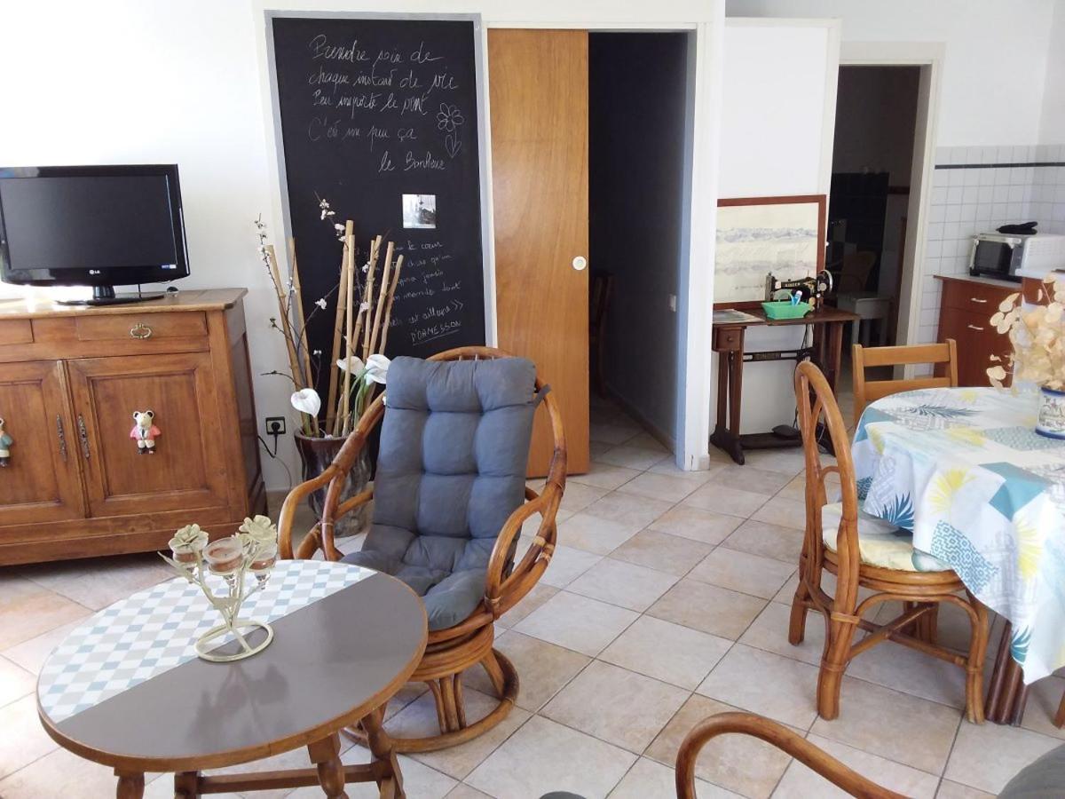 Le Gite Du Poire Molere Buitenkant foto